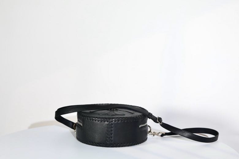 Кругла шкіряна сумка фото 3