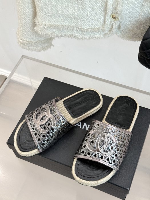 Шлепанцы женские фото 2