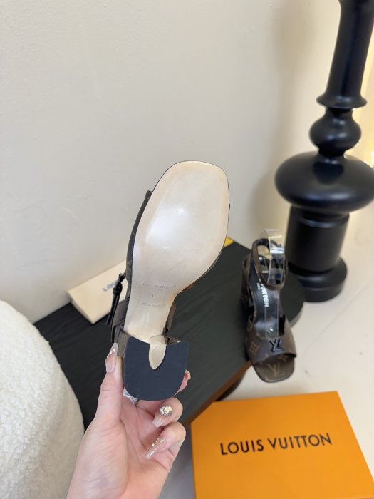 Босоножки фото 6