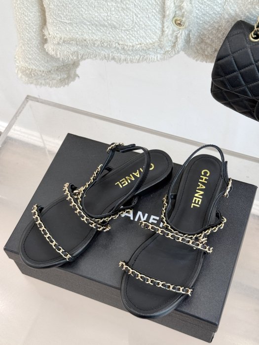 Сандалі жіночі фото 2