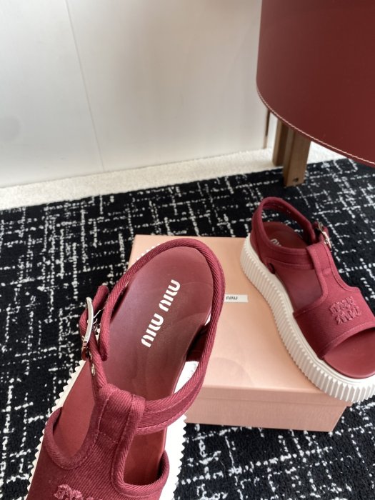 Сандалі жіночі фото 8