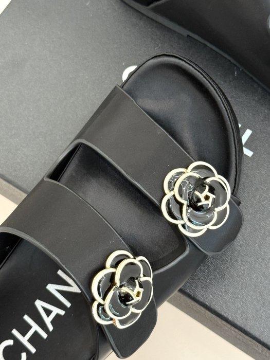 Шлепанцы фото 7