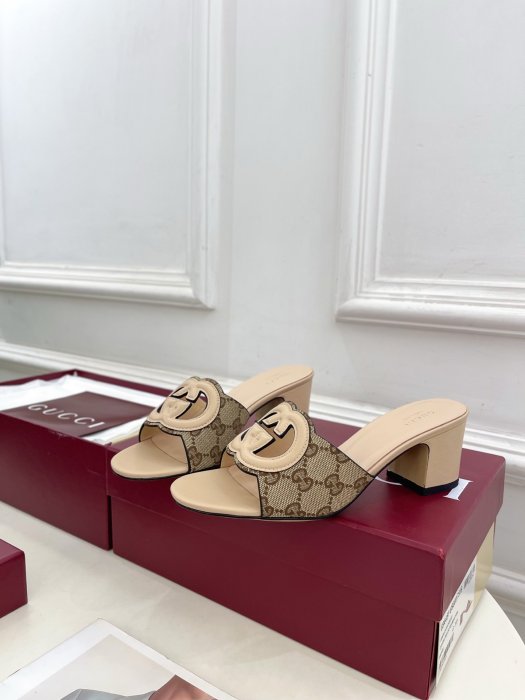 Босоножки фото 3