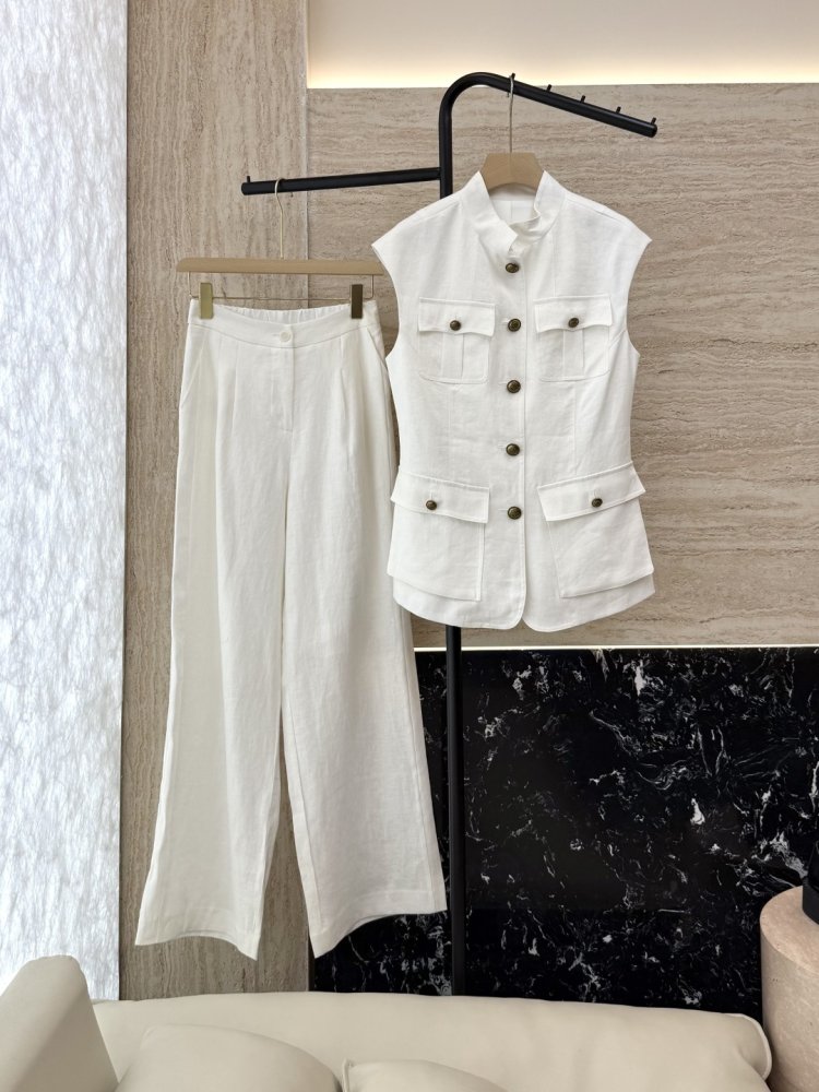 Льняной женский костюм