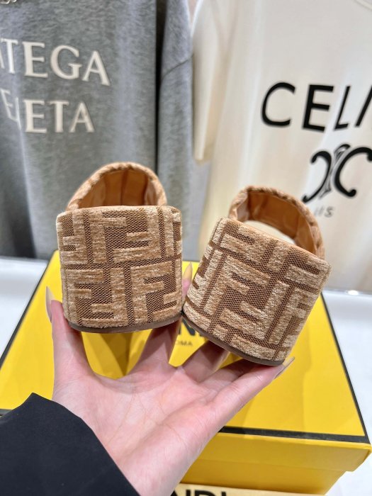 Шлепанцы фото 7