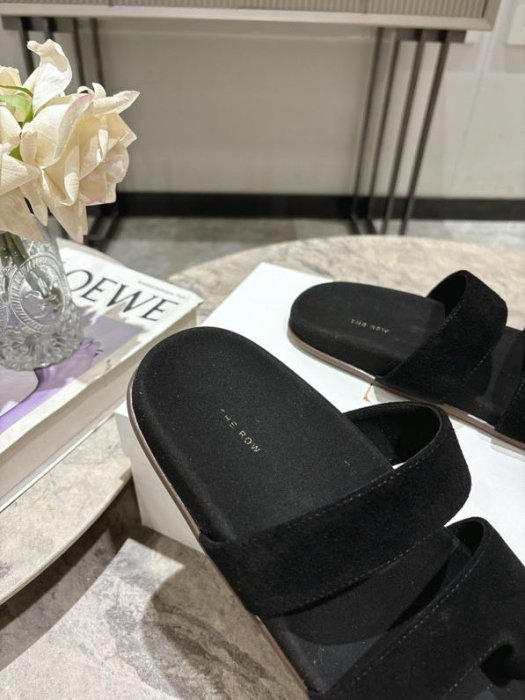 Шлепанцы женские фото 8