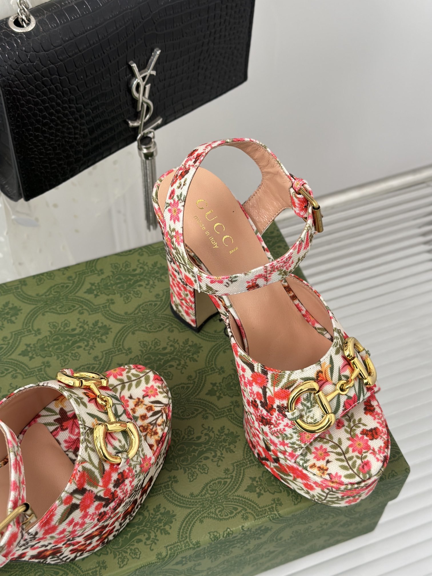 Sandals from flower print on high heel фото 5