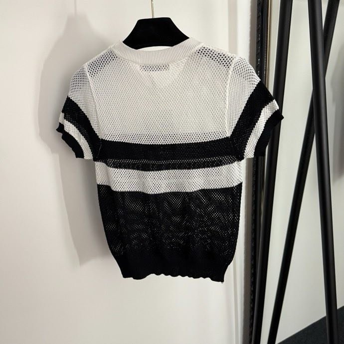 T-shirt women's фото 2