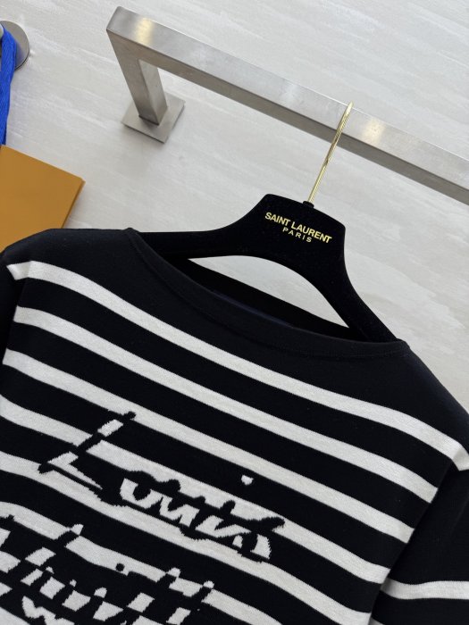 T-shirt women's фото 3