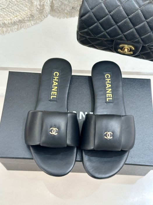 Шлепанцы фото 4