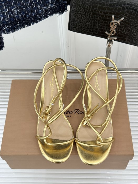 Sandals on stud фото 4