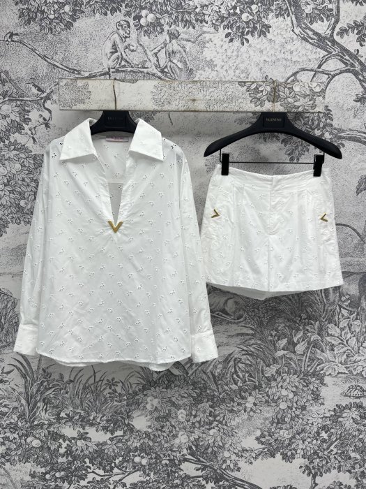 Костюм жіночий