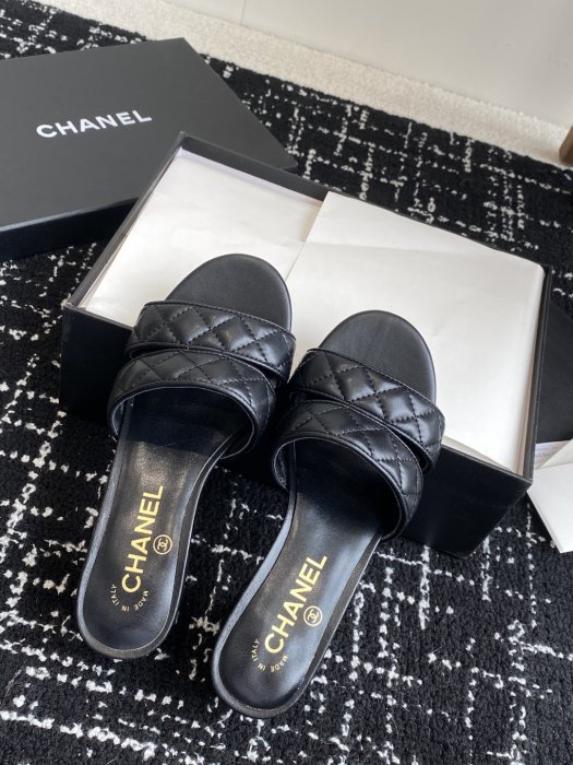 Шльопанці жіночі фото 4