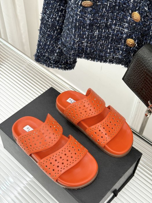 Шлепанцы женские фото 3