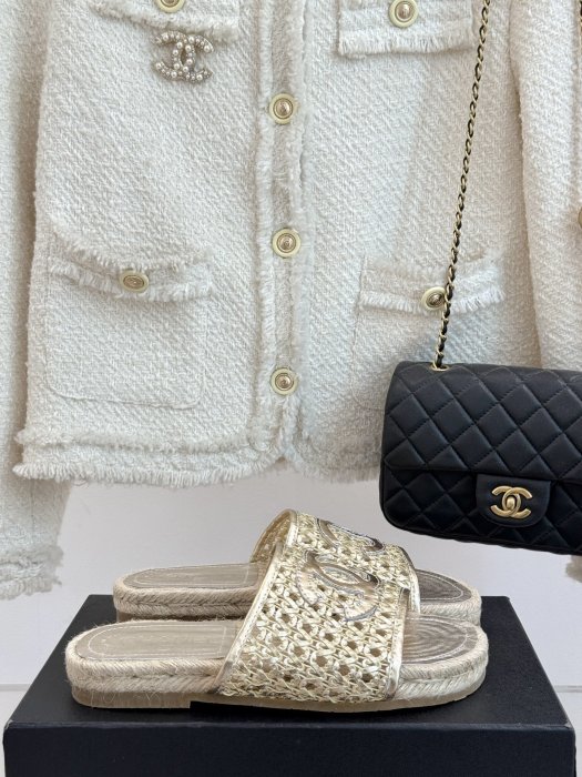 Шлепанцы женские