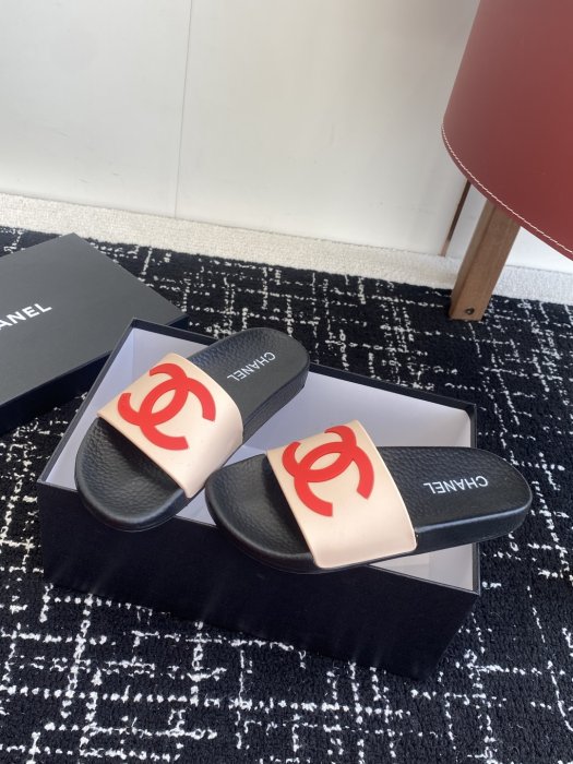 Шлепанцы женские фото 3