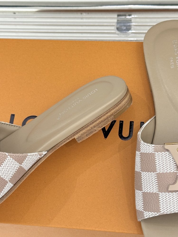 Шлепанцы женские фото 6