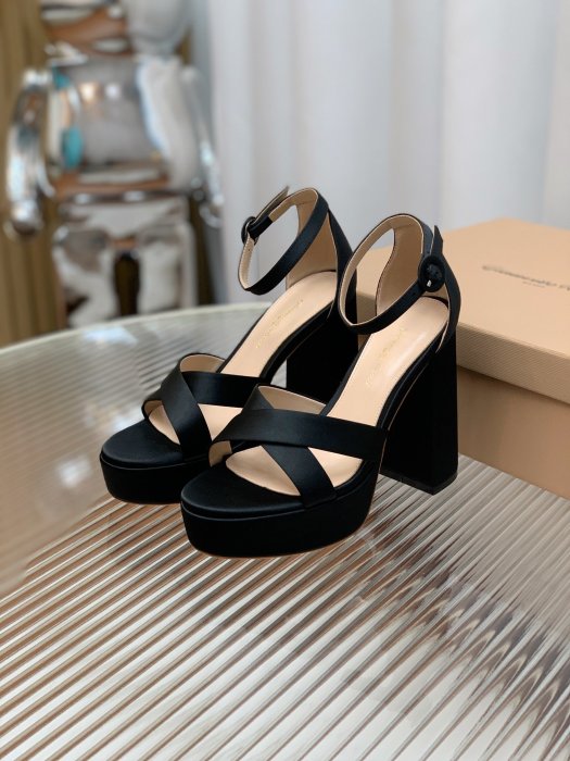 Босоножки фото 9