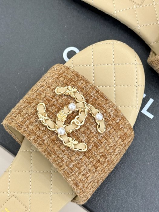 Шлепанцы женские фото 7