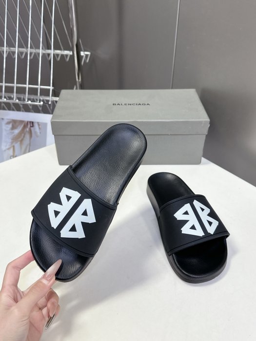 Шльопанці фото 4