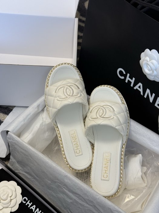 Шлепанцы фото 3