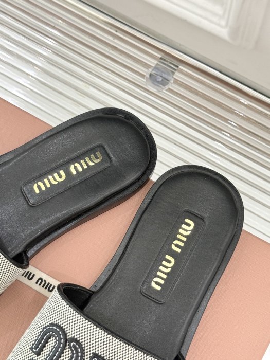 Шлепанцы фото 8