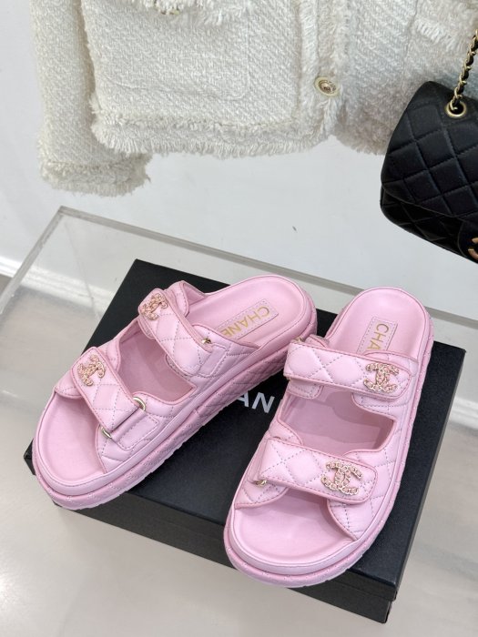 Шлепанцы женские фото 2