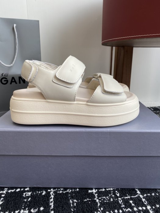 Сандалии женские фото 2