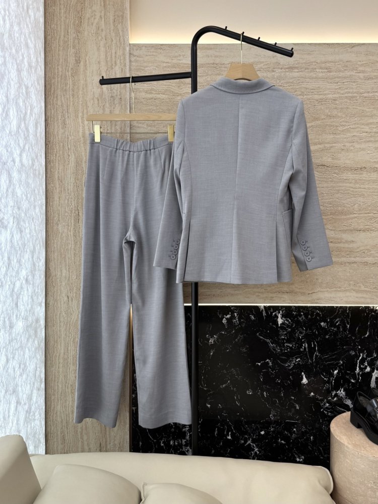 Костюм женский фото 2