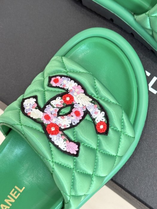 Шлепанцы фото 7