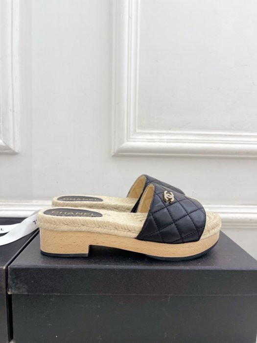 Шлепанцы женские фото 4