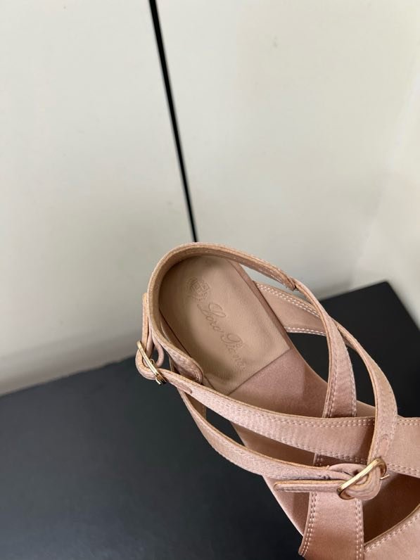 Сандалі жіночі фото 8