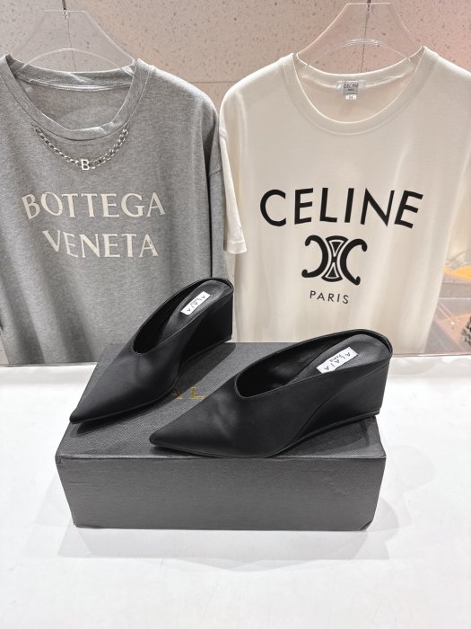 Босоножки фото 3