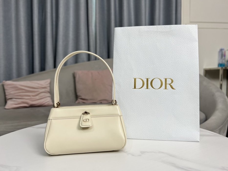 A bag women's DIOR KEY 22 cm