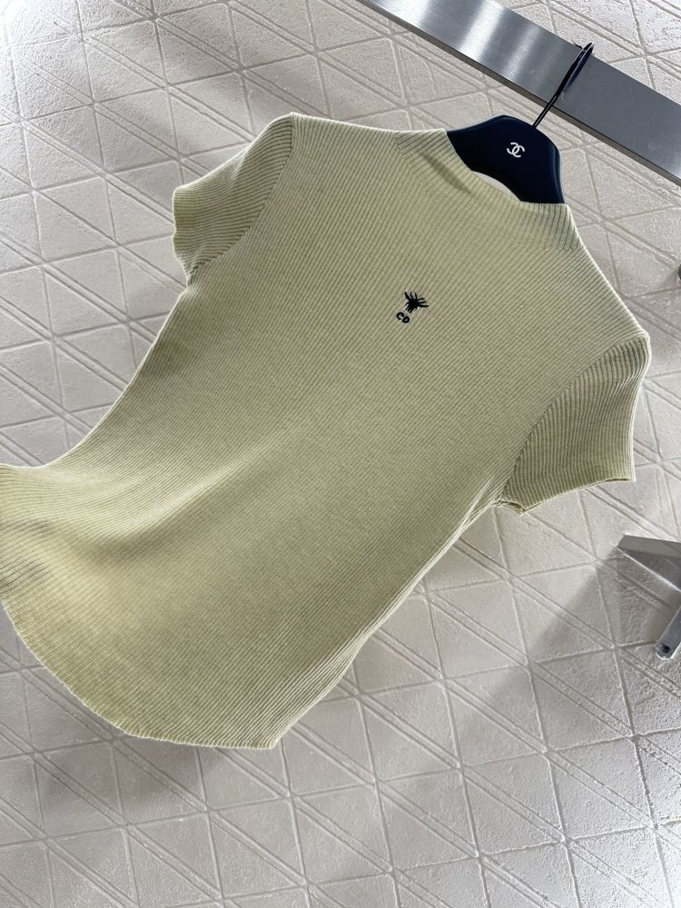 Футболка жіноча фото 6