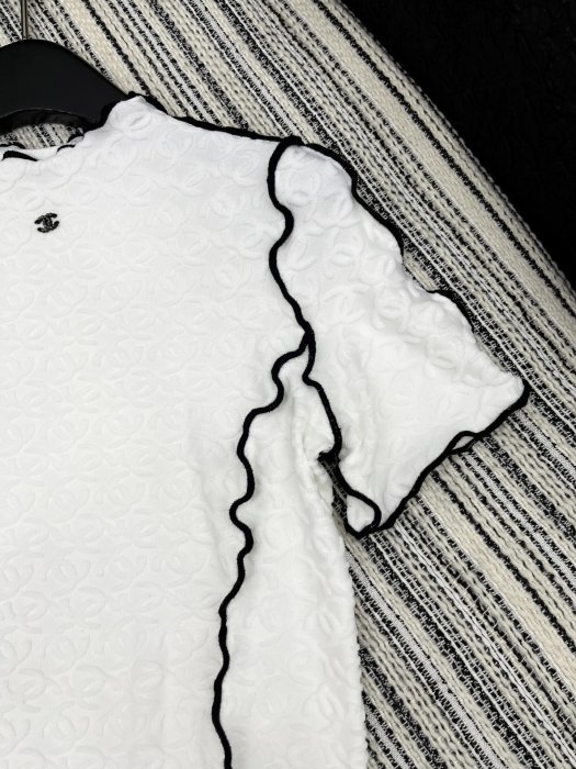 Футболка жіноча фото 3