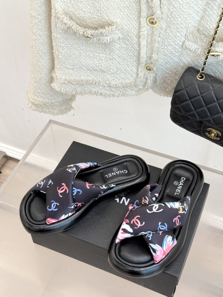 Шльопанці жіночі фото 2