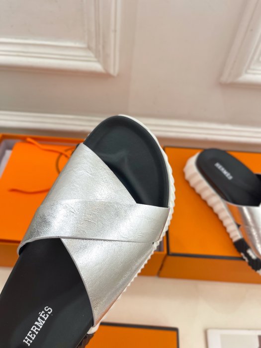 Шлепанцы женские фото 7