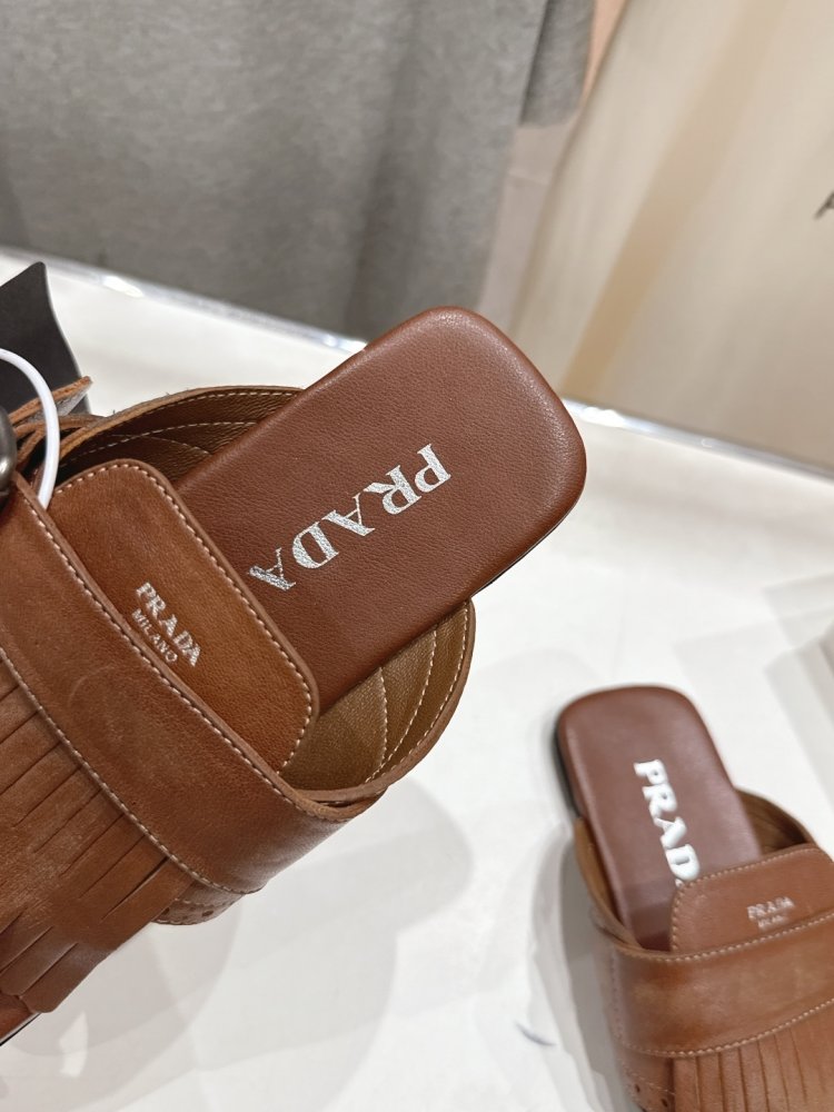 Шлепанцы женские фото 6