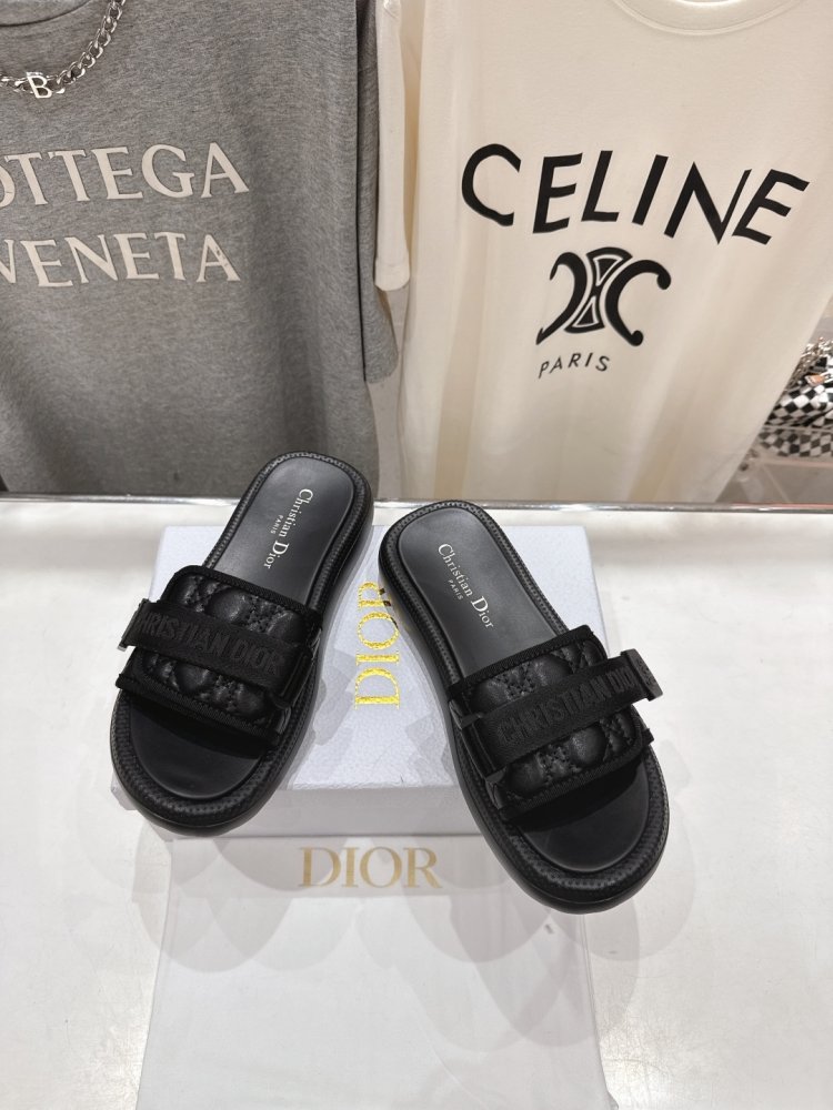 Шлепанцы женские фото 2