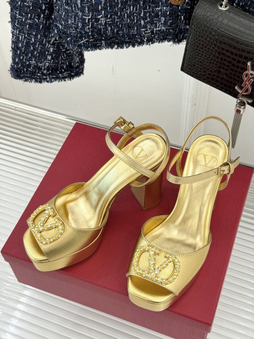 Босоножки фото 2