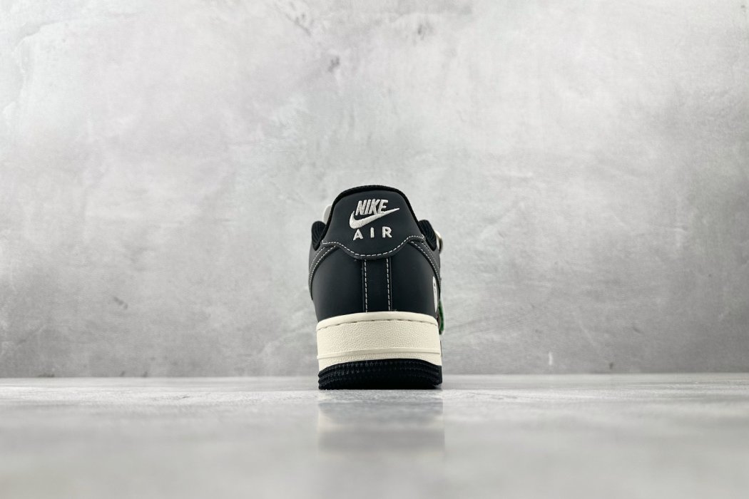 Кроссовки Nike Air Force 1 07 фото 9