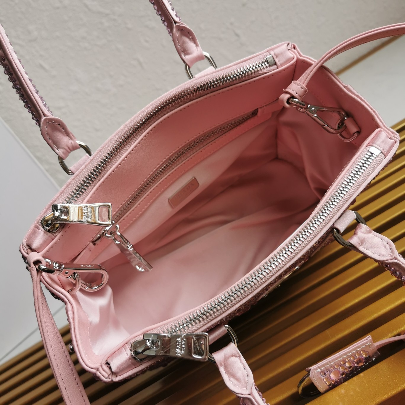 A bag Galleria Saffiano Leather Tote 1BA896 24.5 cm фото 9