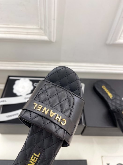 Шлепанцы фото 8