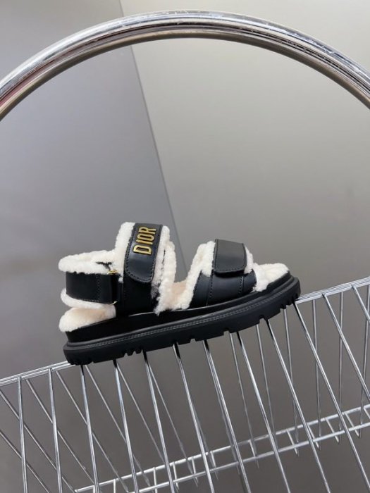 Sandals women's on fur