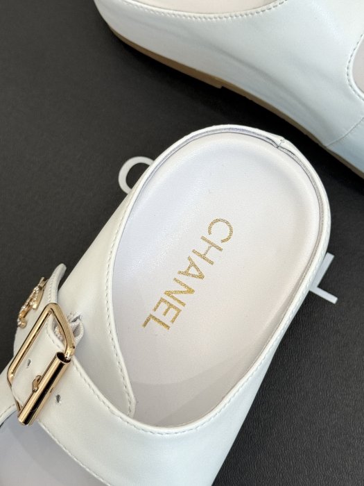 Шлепанцы женские фото 8