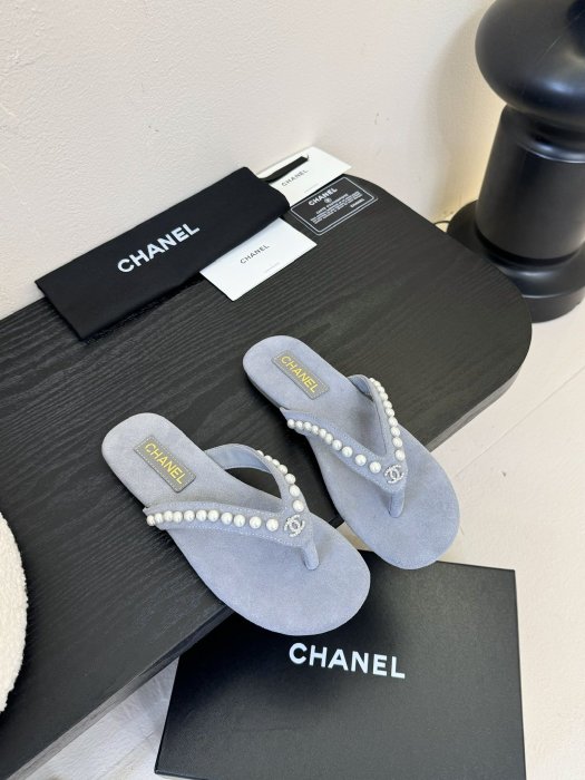 Шлепанцы женские