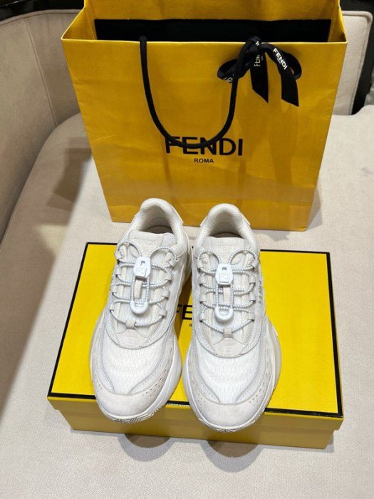 Кроссовки фото 5