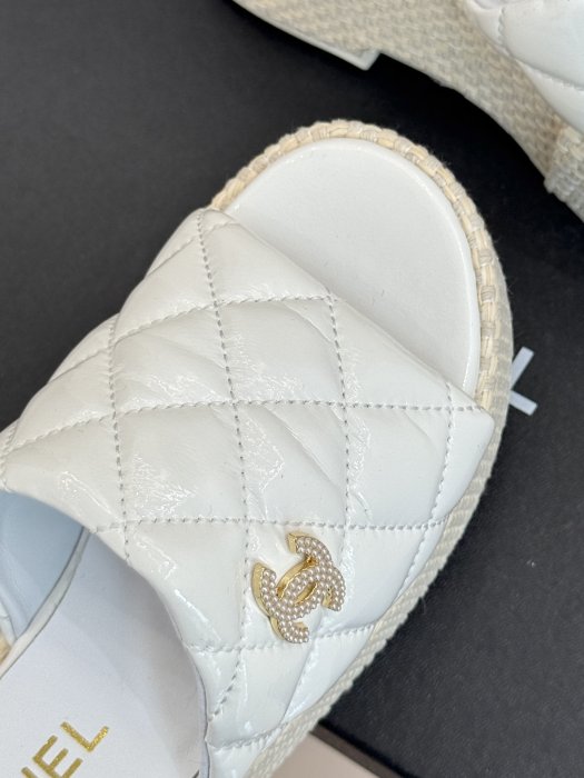 Шлепанцы женские фото 7