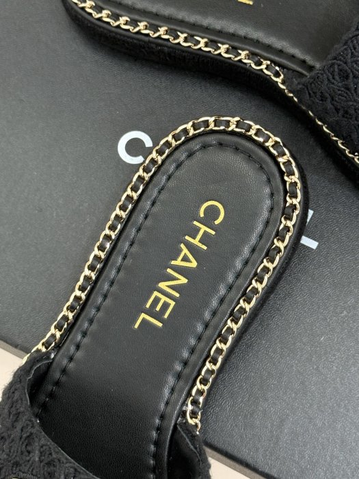 Шлепанцы женские фото 8